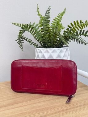 Hobo International vintage red burgundy leather zip-around clutch wallet